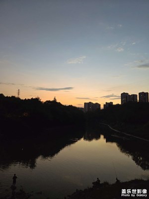 夕陽(yáng)下