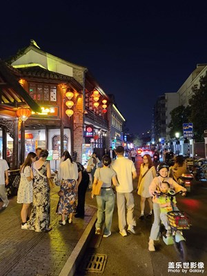 【金九銀十迎雙節(jié)】節(jié)日里的步行街