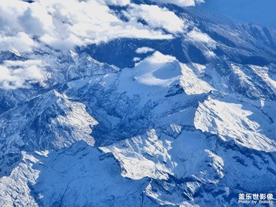 【金九銀十迎雙節(jié)】空中俯瞰阿爾卑斯山脈