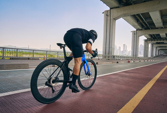 和三星 Galaxy Watch Ultra 一起盡情探索，無(wú)畏前行！