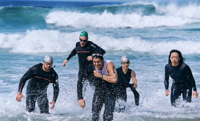 和三星 Galaxy Watch Ultra 一起盡情探索，無(wú)畏前行！