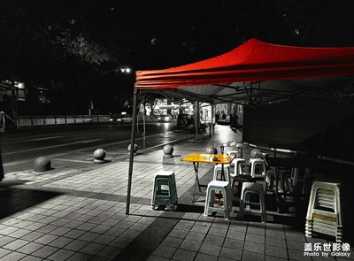 煙熏火燎，肉香撲鼻。。。。