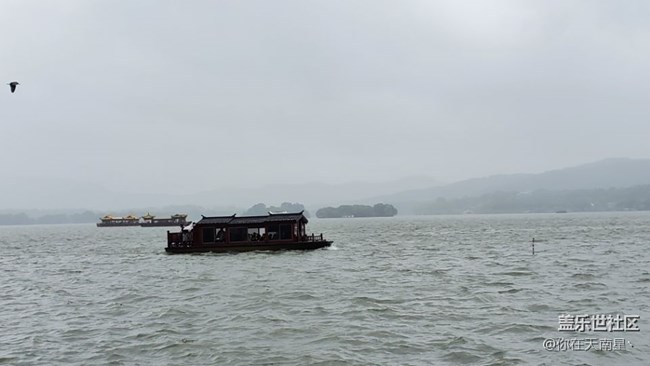 上周末去了杭州，帶大家看一下雨后的西湖