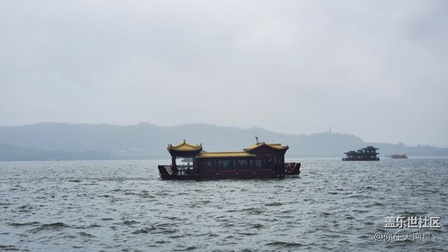 上周末去了杭州，帶大家看一下雨后的西湖