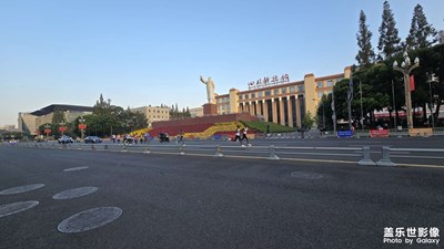 成馬一角，隨緣打卡看看