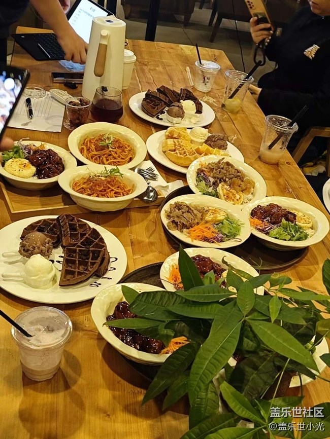 沈陽(yáng)星部落第六代折疊屏品鑒及有獎(jiǎng)競(jìng)答活動(dòng)回顧