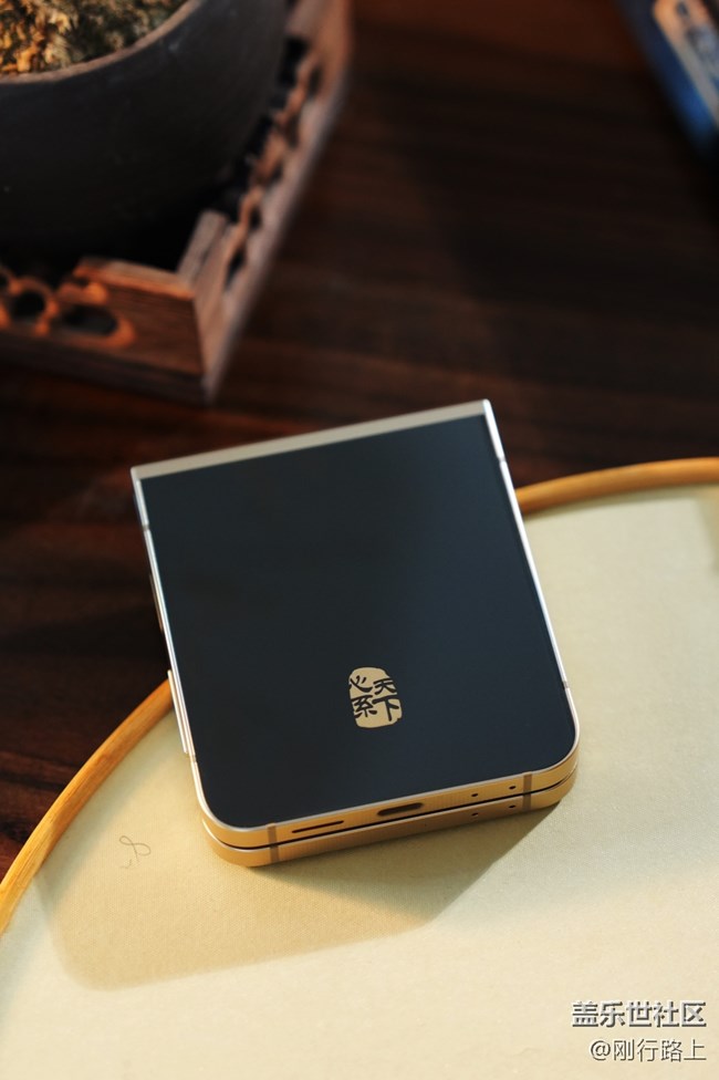 W25 Flip作為翻蓋式手機的回歸