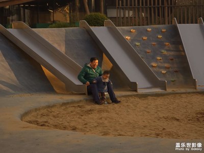 【如影隨形】陽(yáng)光之下