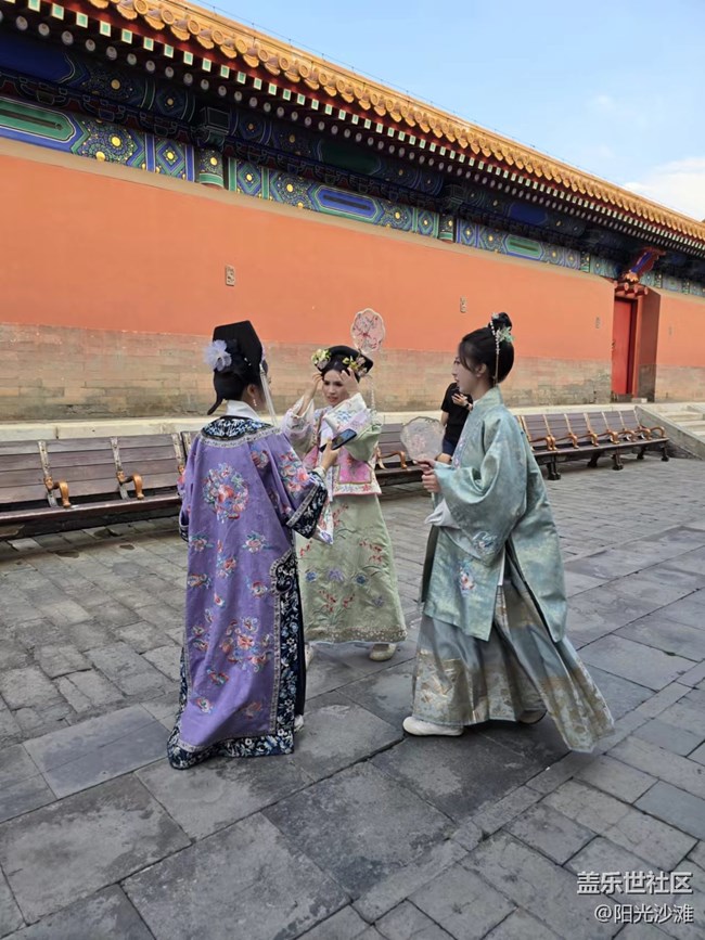 【歲末記憶】紅墻偶遇穿越人