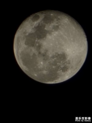 今晚的月亮??很圓