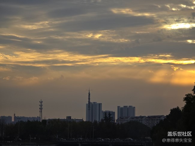 #冬暖熙熙作午晴——仰望天空