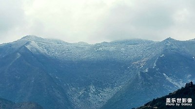 我們兵分兩路，然后山頂重逢