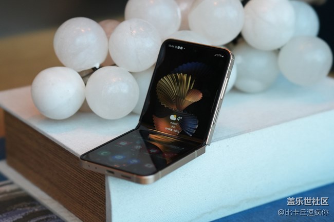 傳承經(jīng)典 智啟未來 三星W25 Flip圖賞