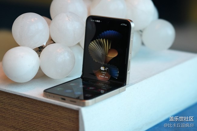 傳承經(jīng)典 智啟未來 三星W25 Flip圖賞