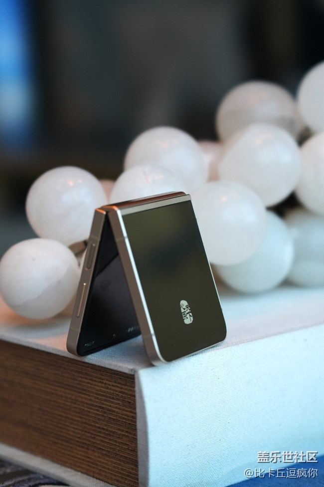 傳承經(jīng)典 智啟未來 三星W25 Flip圖賞