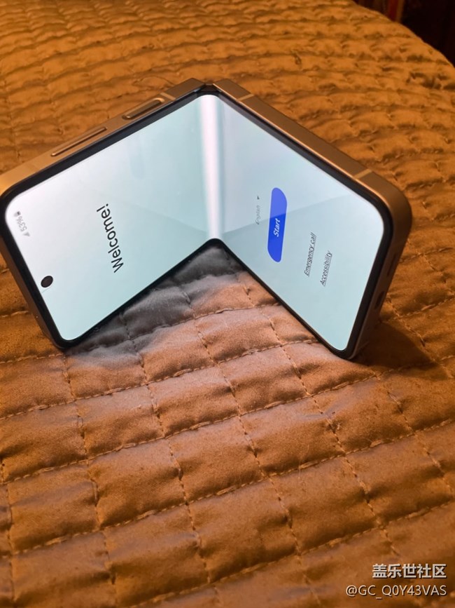 【一起來尋星】+折疊屏新寵兒，三星Flip6，讓我的日?！胺绷藗€身！