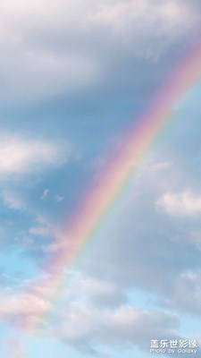 彩色的藍(lán)天白云