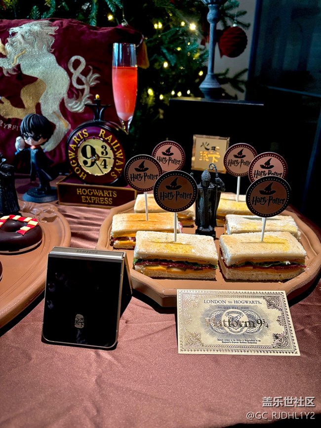 【三星 W25 系列手機(jī)體驗(yàn)活動(dòng)】折疊屏魔法，超越想象！