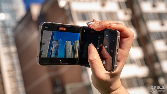 DSC06379 拷貝.jpg 不摸魚了,生產(chǎn)力工具Galaxy Z Flip6