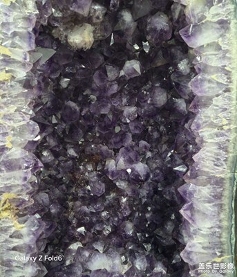 【隨手拍】天然水晶原石洞