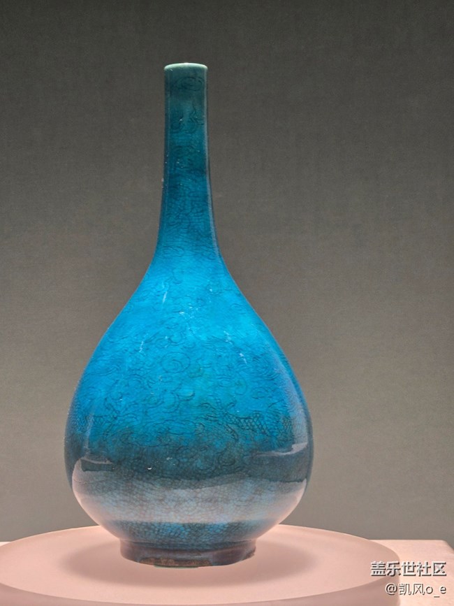 用 Galaxy Z Fold6 拍了拍瓷器上的色彩