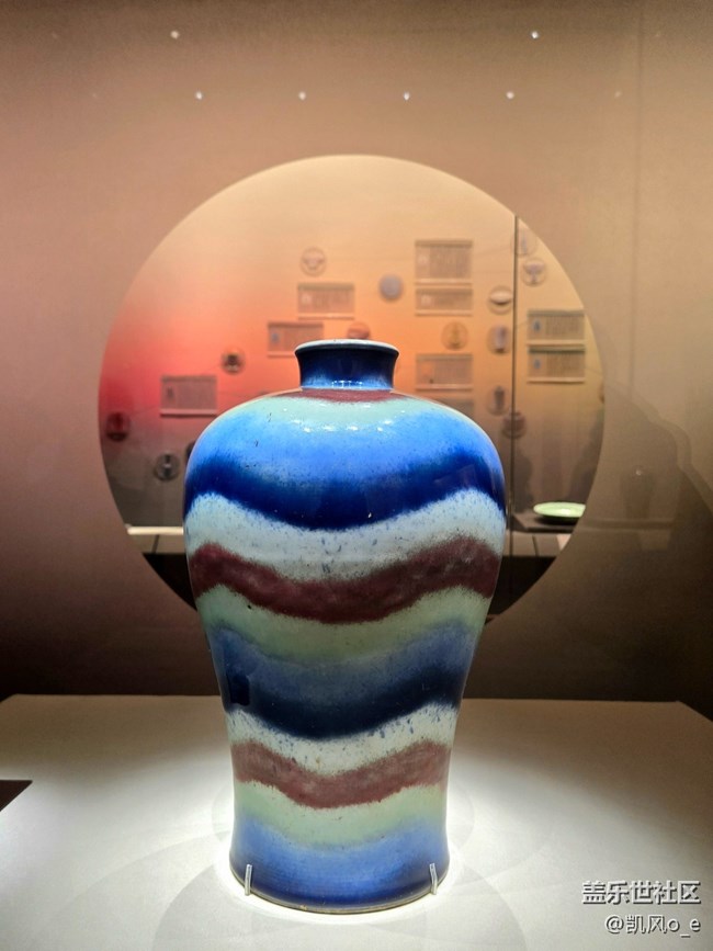 用 Galaxy Z Fold6 拍了拍瓷器上的色彩