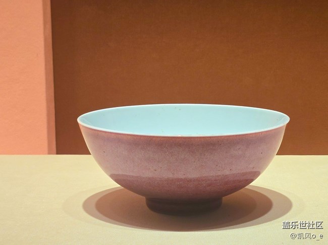 用 Galaxy Z Fold6 拍了拍瓷器上的色彩