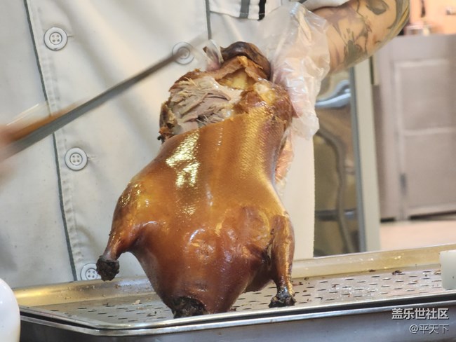 【新年到】張燈結(jié)彩吃烤鴨