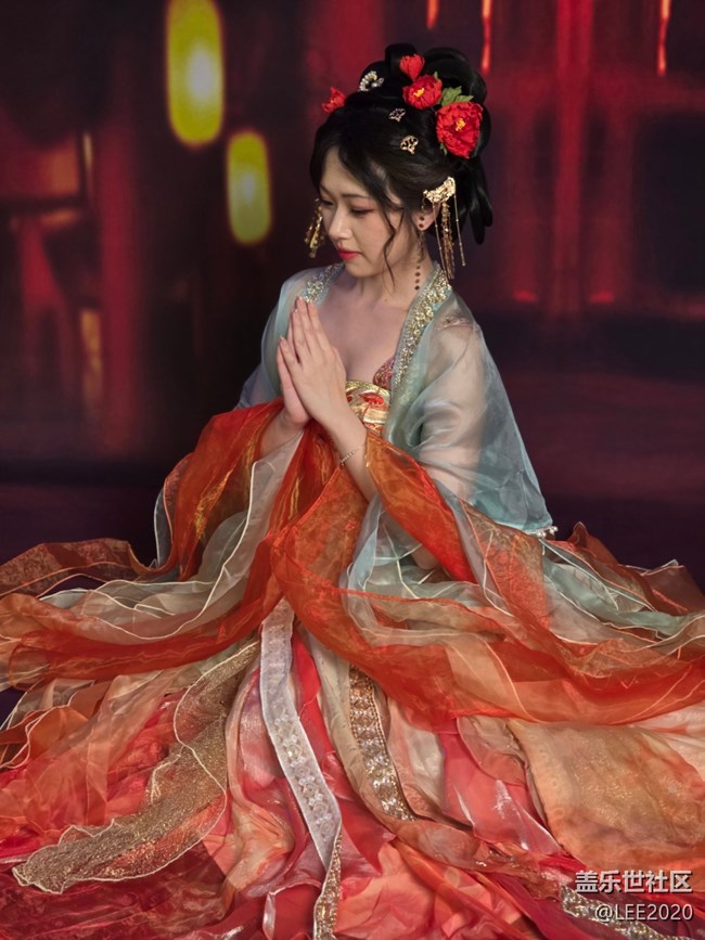 【新年到】紅衣翩翩賀新春