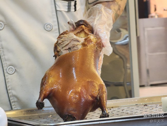 【新年到】張燈結(jié)彩吃烤鴨