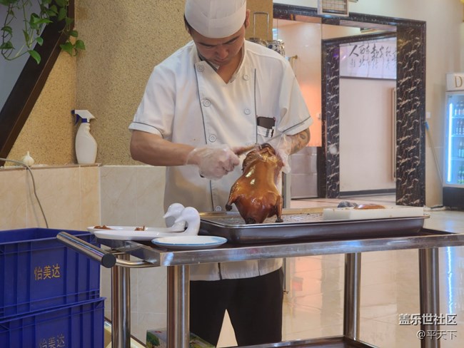 【新年到】張燈結(jié)彩吃烤鴨