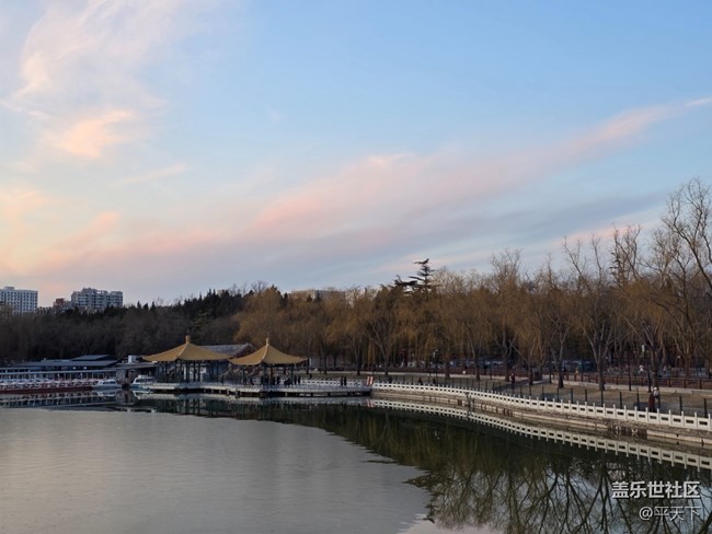 【新年到】夕陽(yáng)下的陶然亭