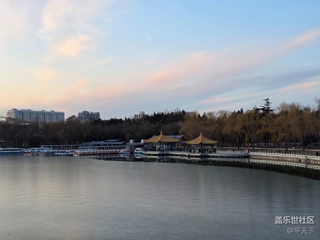 【新年到】夕陽(yáng)下的陶然亭