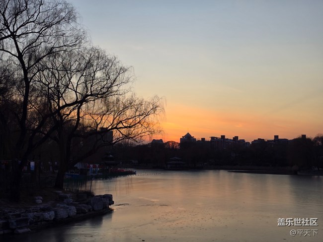 【新年到】夕陽(yáng)下的陶然亭