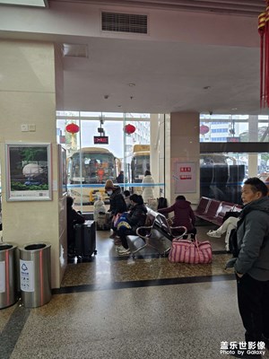 【回家路上】年味歸途，小站候車記