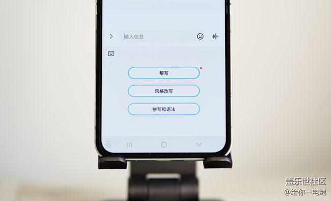 你是說，過年恰好帶了臺折疊屏回家？
