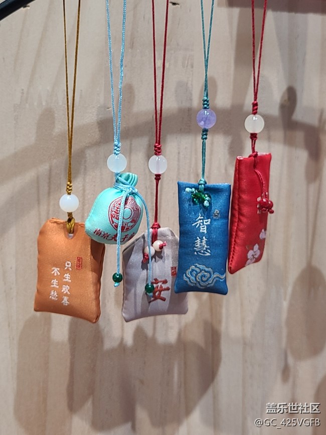 【身邊的節(jié)日氣息】新年裝扮