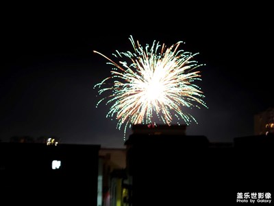 【春節(jié)趣事】+新年煙花各家放