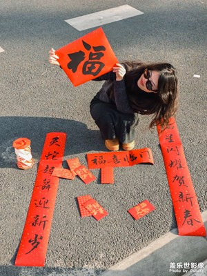 【金蛇轉(zhuǎn)好運(yùn)】來(lái)一組春節(jié)喜慶人像