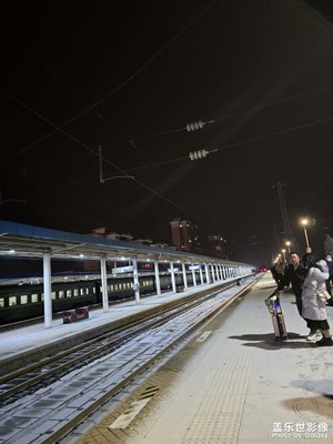 【返程路上】+火車站的風雪