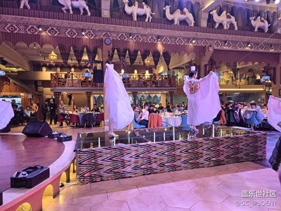 熱情洋溢的新疆舞，總能讓人感受到濃烈的文化氛圍和獨(dú)特的藝