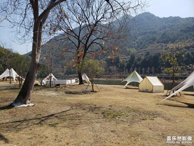 【煦色韶光】公園一角
