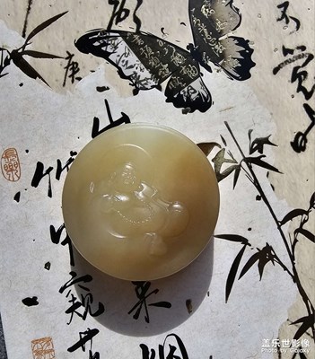 糖白和田玉佛牌