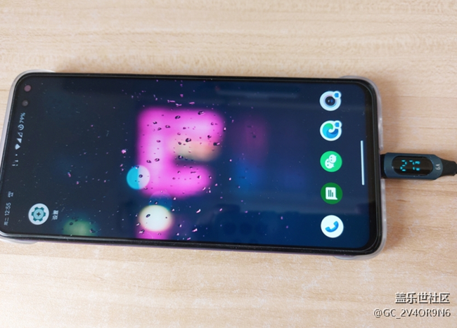 歡迎使用三星超級(jí)慢充，史上充電速度最慢的手機(jī)。