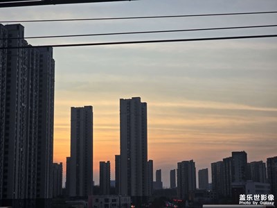 地鐵站上的晚霞