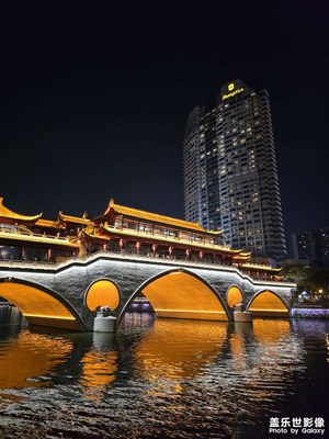 【春之夜】

春夜鏡華章