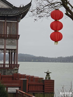 【生機(jī)盎然的世界】湖邊漫步