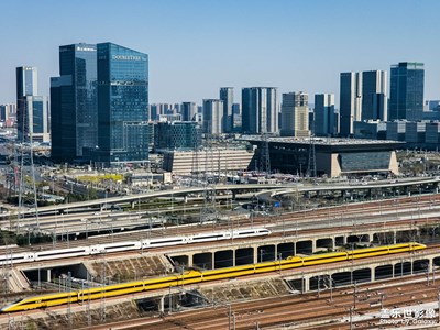 邂逅“黃醫(yī)生”高速鐵路綜合檢測車