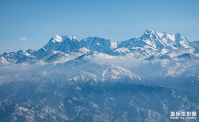 飛機(jī)隨拍天山山脈博格達(dá)峰