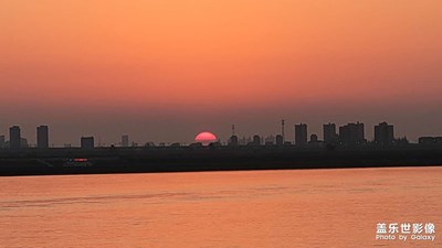 日出東方落于西